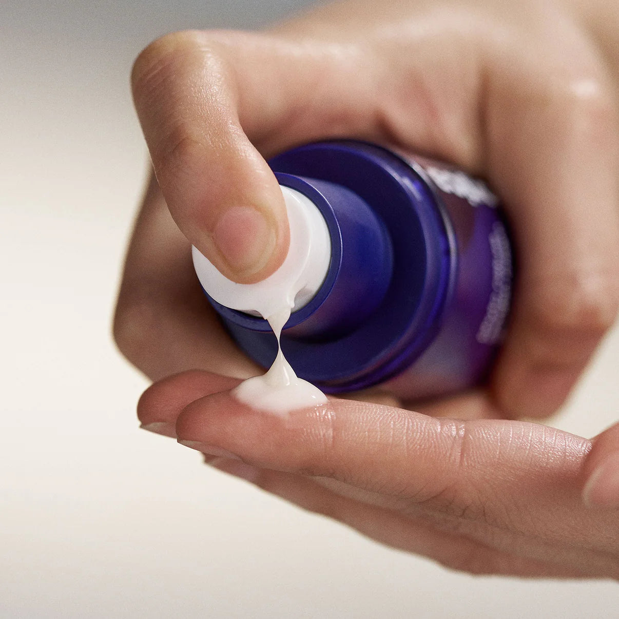 PhytoNatureOxygenCream_ModelDispense