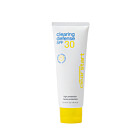 Clearing Defense SPF30: Lichtgewicht matterende en talg regulerende moisturizer met SPF die de huid onzuivere huid beschermt tegen UV-stralen, luchtvervuiling en make-up.